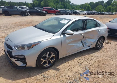 2021 Kia Forte Lxs z USA, uszkodzony, nr VIN 3KPF24AD0ME375235